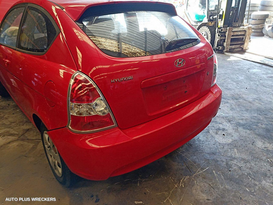 2006 Hyundai Accent Left Front Door