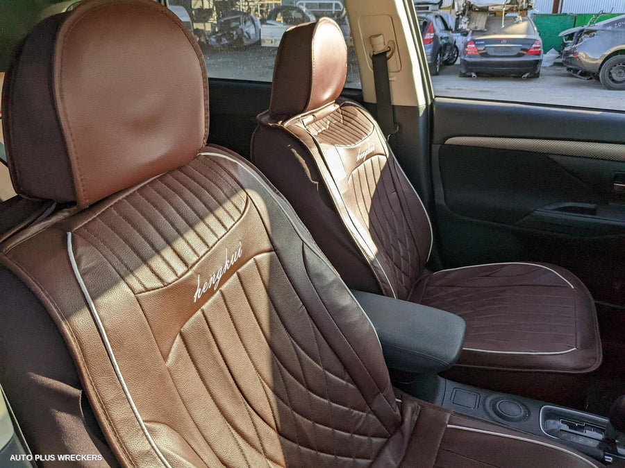 2015 Mitsubishi Outlander Headrest