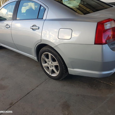 2006 Mitsubishi 380 A C Condenser