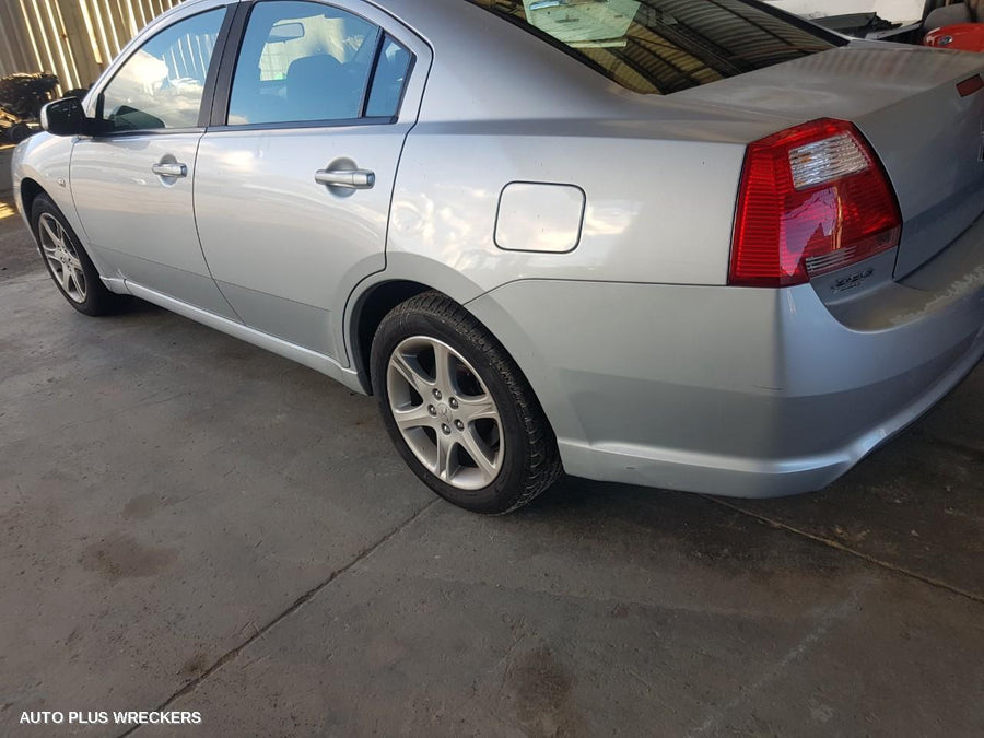 2006 Mitsubishi 380 A C Condenser