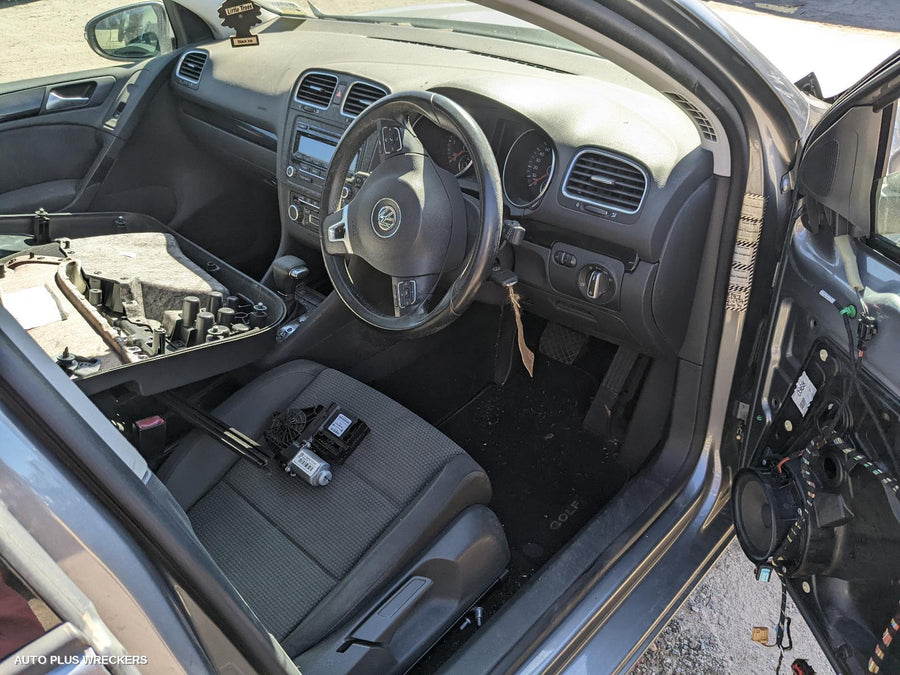 2009 Volkswagen Golf Right Taillight