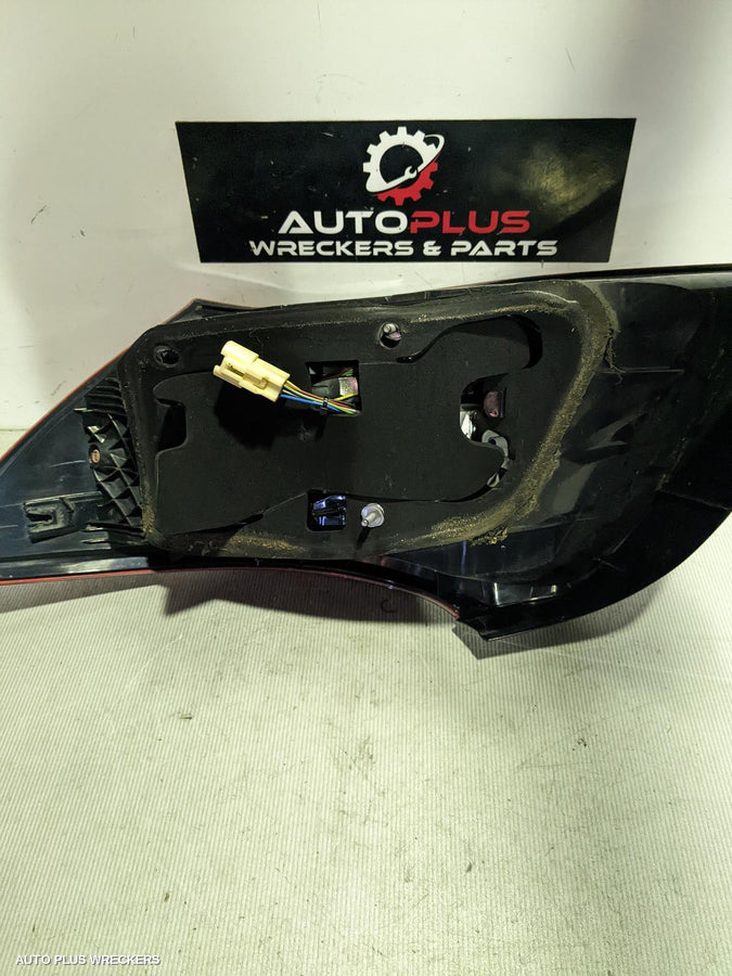 2010 Suzuki Kizashi Left Taillight