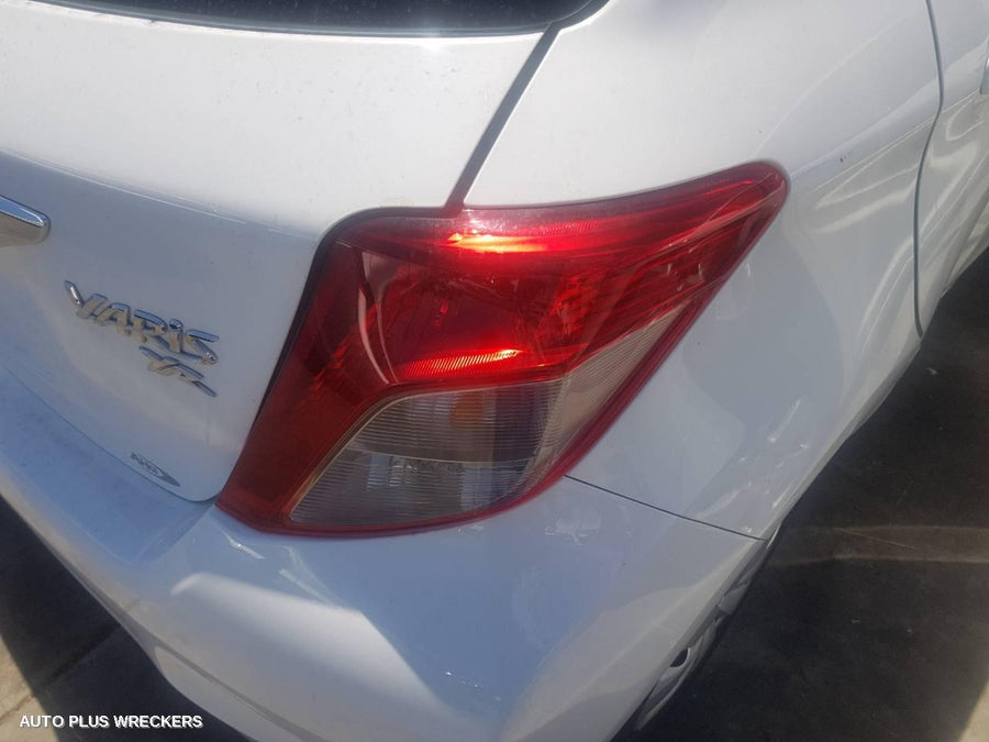 2013 TOYOTA YARIS RIGHT FRONT DOOR WINDOW