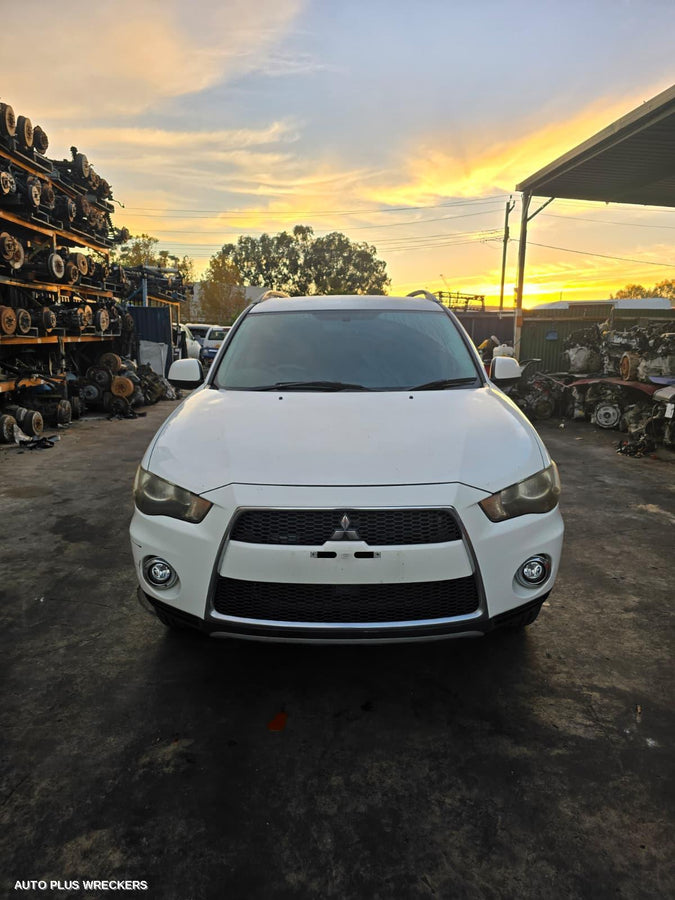2009-2012 Mitsubishi Outlander Side Step Skirt
