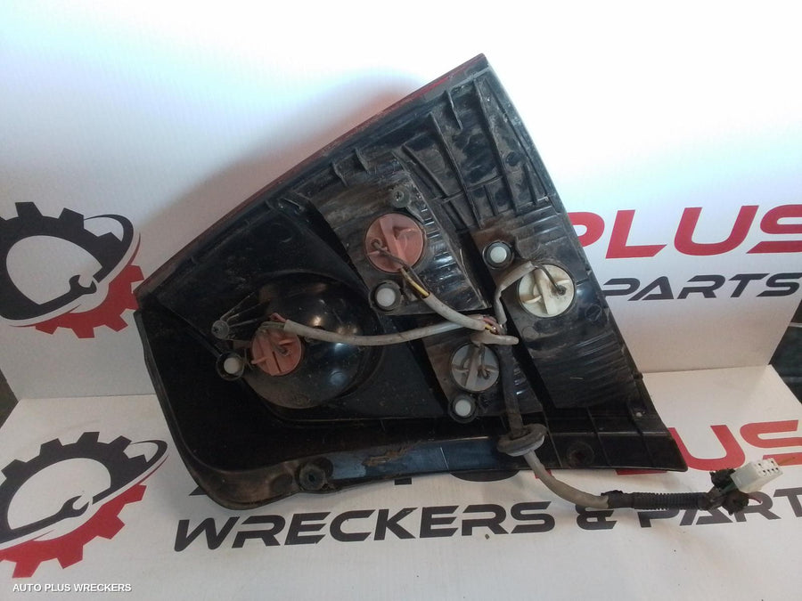 2004 Kia Sorento Left Taillight