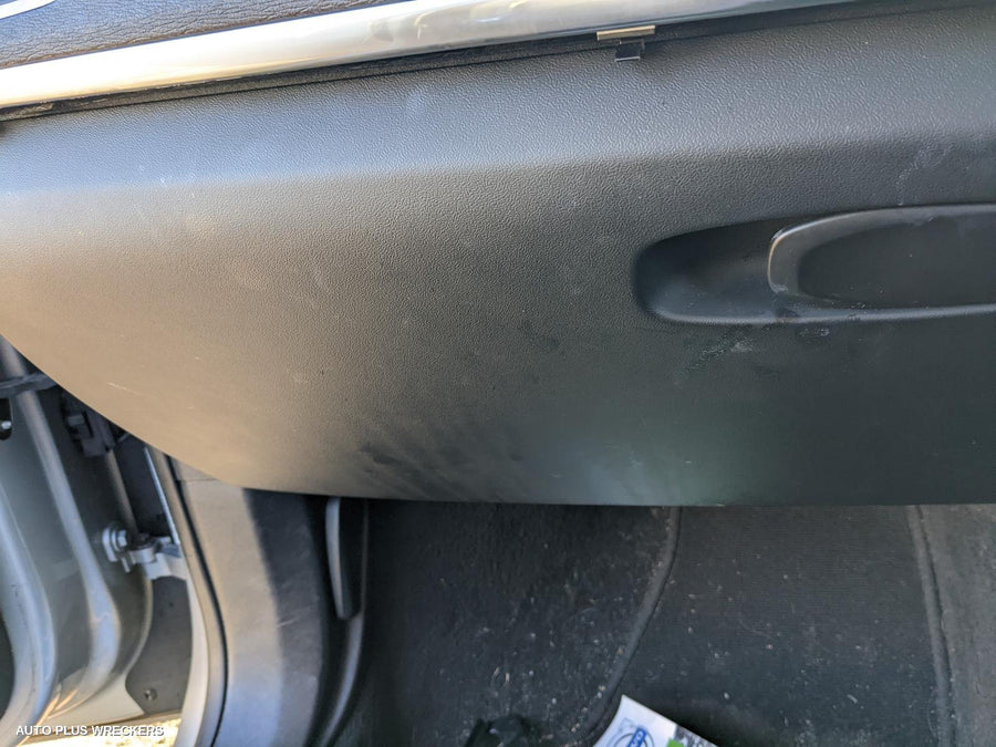 2016 Volvo S40 Left Front Door Window