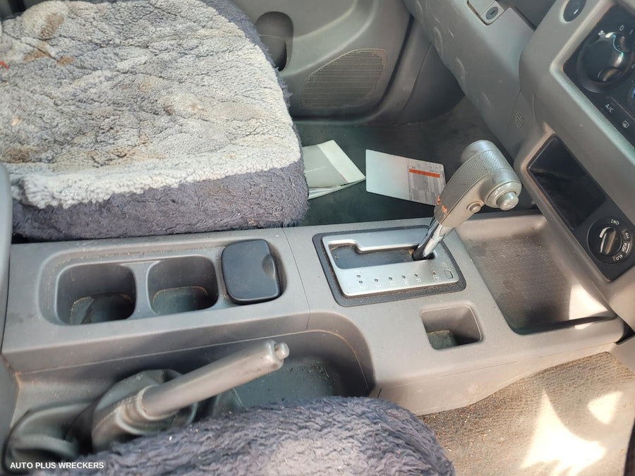 2009 NISSAN NAVARA BONNET HINGE STRUT