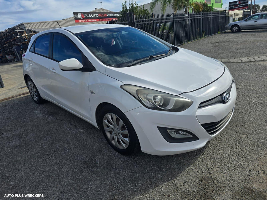 2012-2017 Hyundai I30 High Level Stoplight