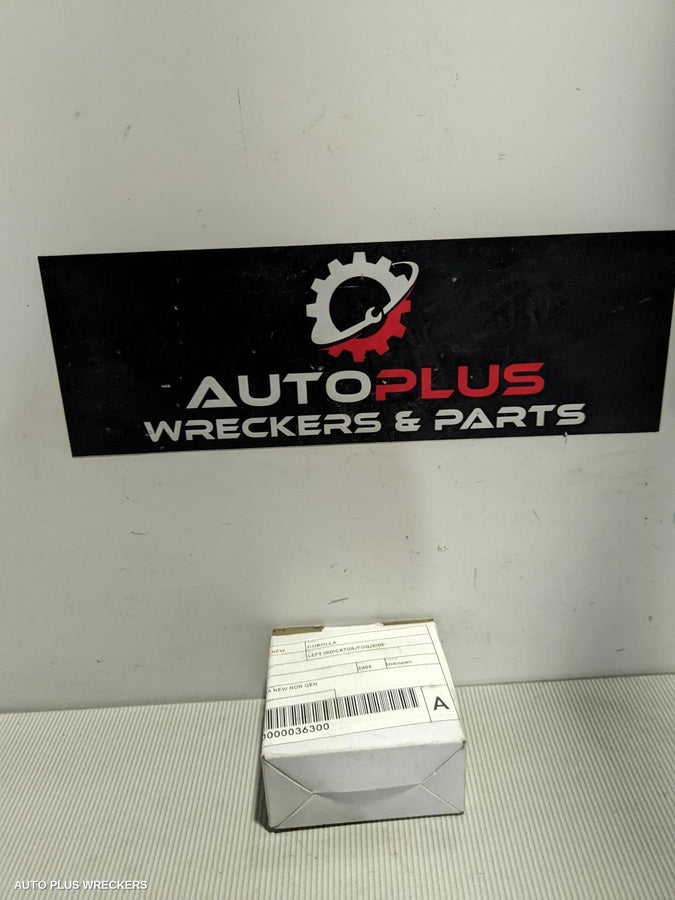 2005 TOYOTA COROLLA LEFT INDICATOR FOG SIDE