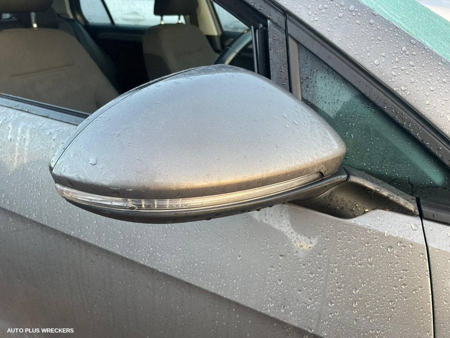 2016 Volkswagen Golf Left Taillight