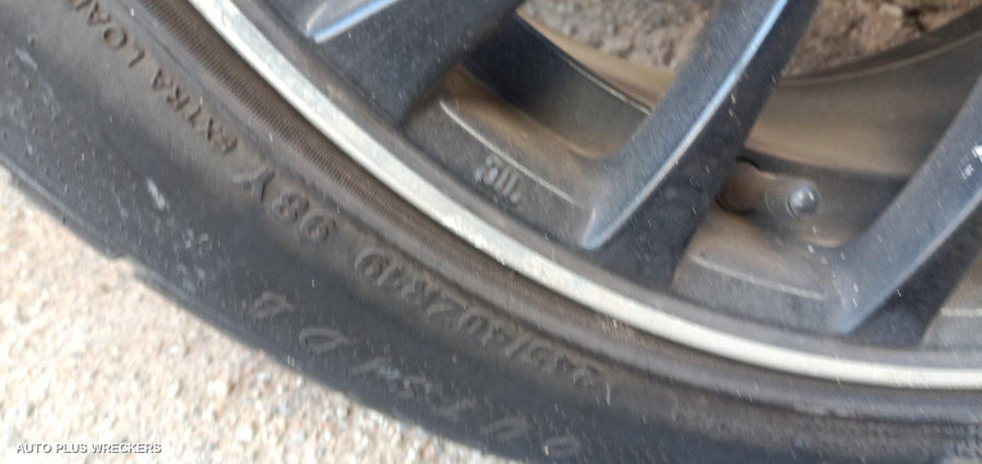 2011 Hyundai I45 Rear Garnish