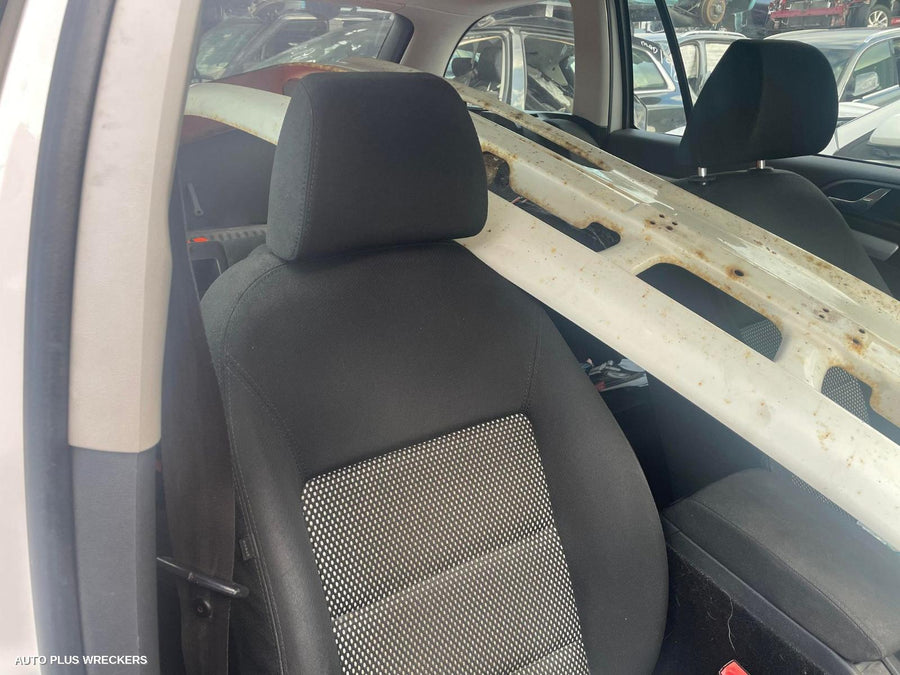 2010 Skoda Octavia Left Front Door