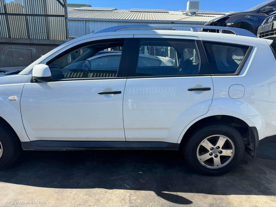 2009 Mitsubishi Outlander Rear Garnish