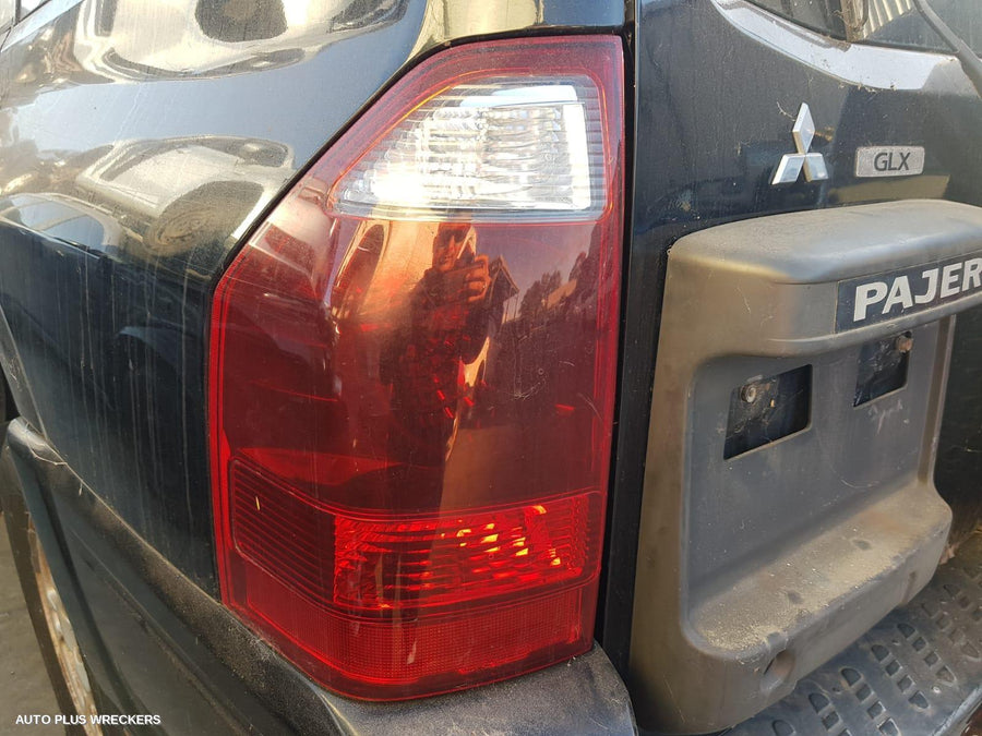 2004 Mitsubishi Pajero Right Rear Door Sliding