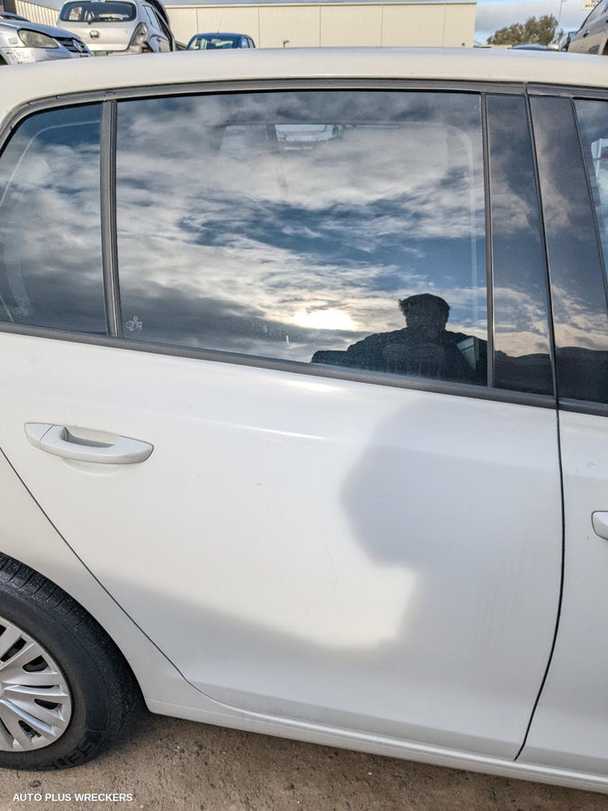 2011 Volkswagen Golf Left Rear Door Window