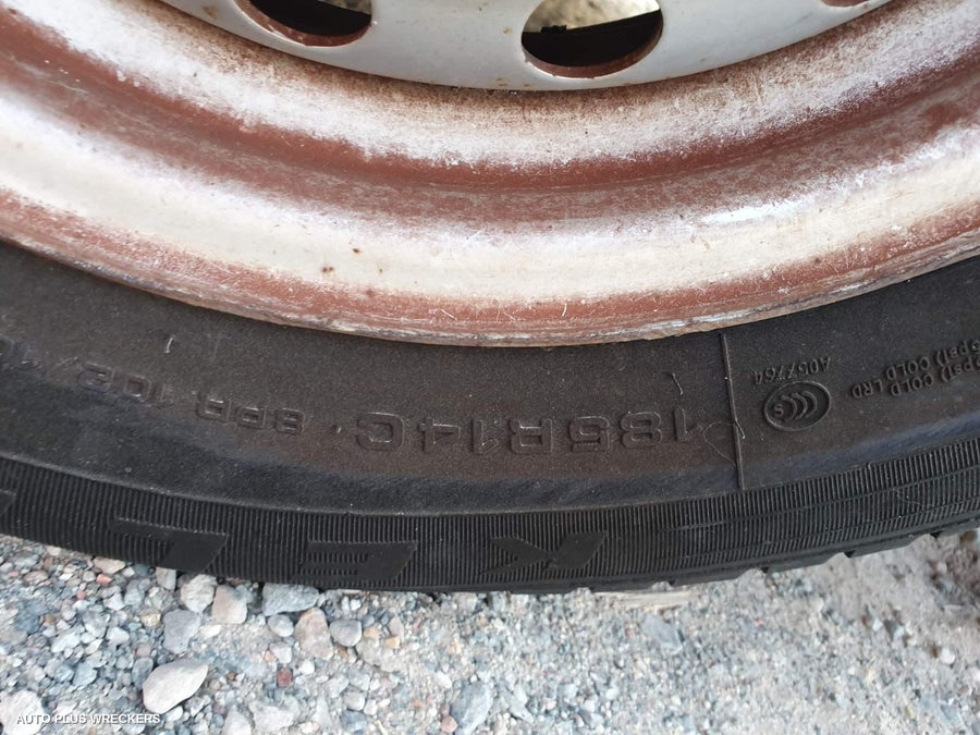 2008 Suzuki Apv Right Front Door