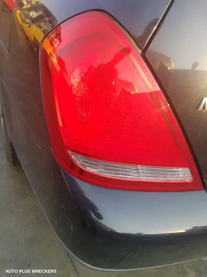 2004 NISSAN MAXIMA RIGHT REAR DOOR SLIDING