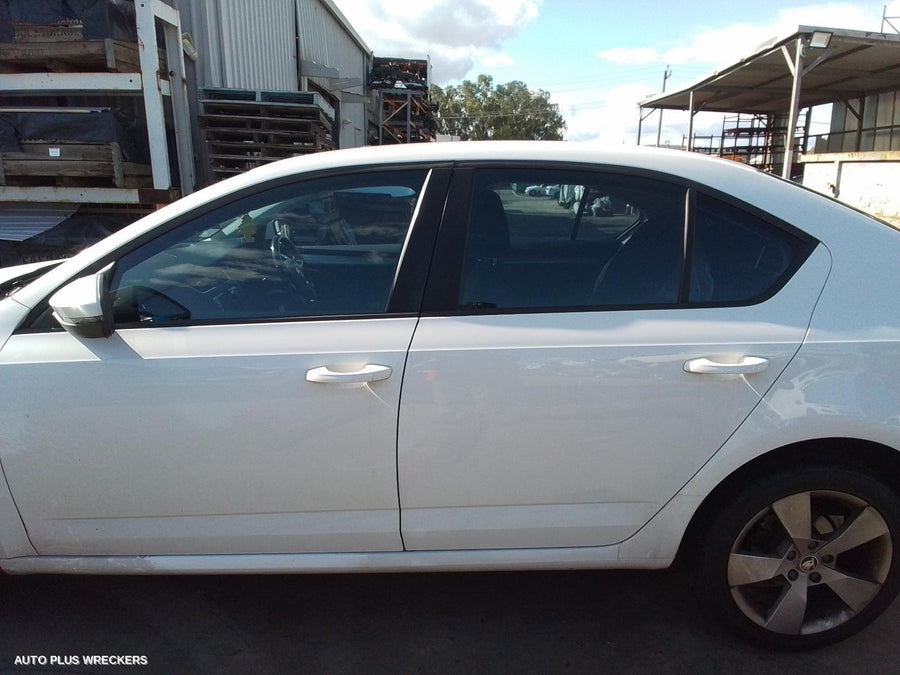 2014 SKODA OCTAVIA RIGHT REAR DOOR SLIDING