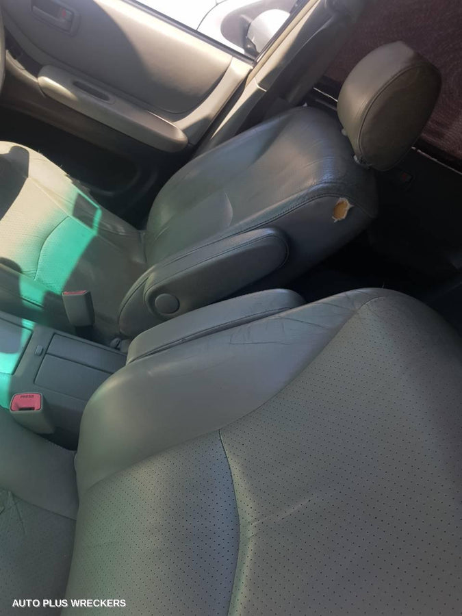 2004 Toyota Kluger Right Front Door