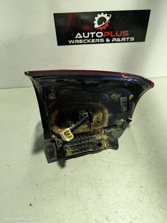 2009 Toyota Landcruiser Right Taillight