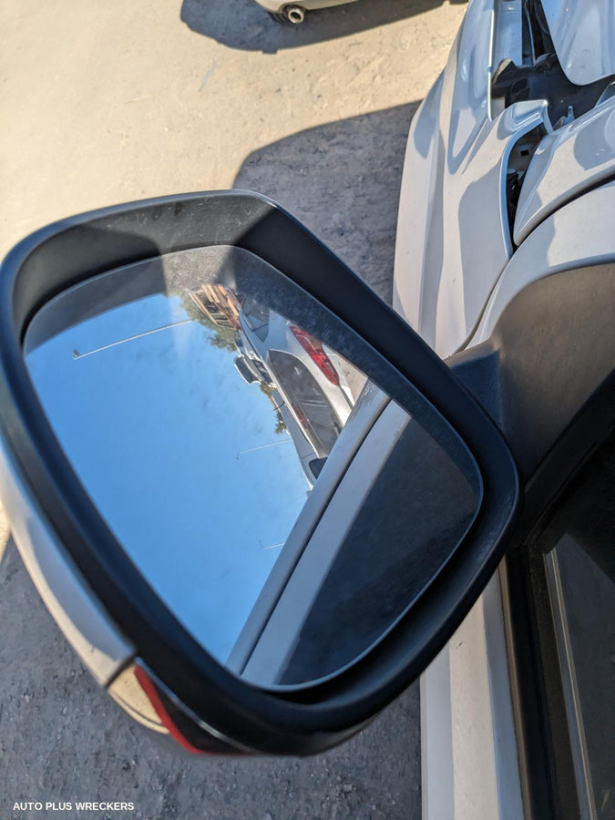 2019 Volkswagen Amarok Left Rear Wnd Reg Motor