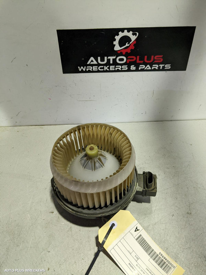 2010 TOYOTA HILUX HEATER FAN MOTOR