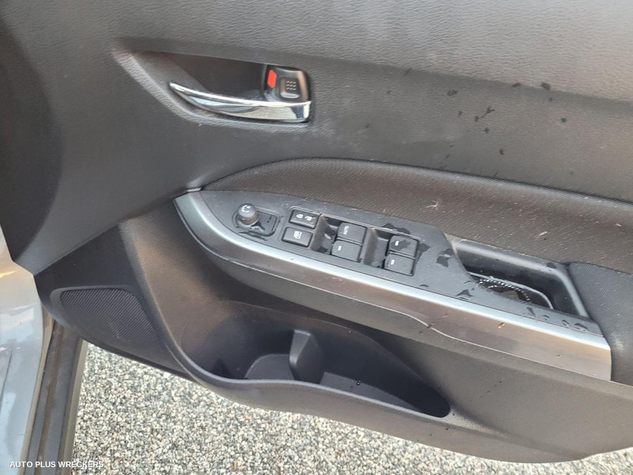 2019 Suzuki Vitara Left Front Door Window