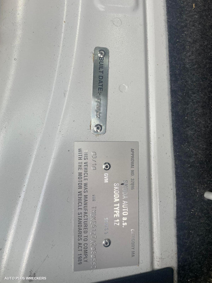 2010 Skoda Octavia Left Front Door