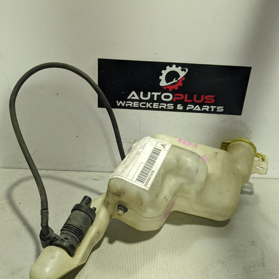 2007 Dodge Caliber Washer Bottle