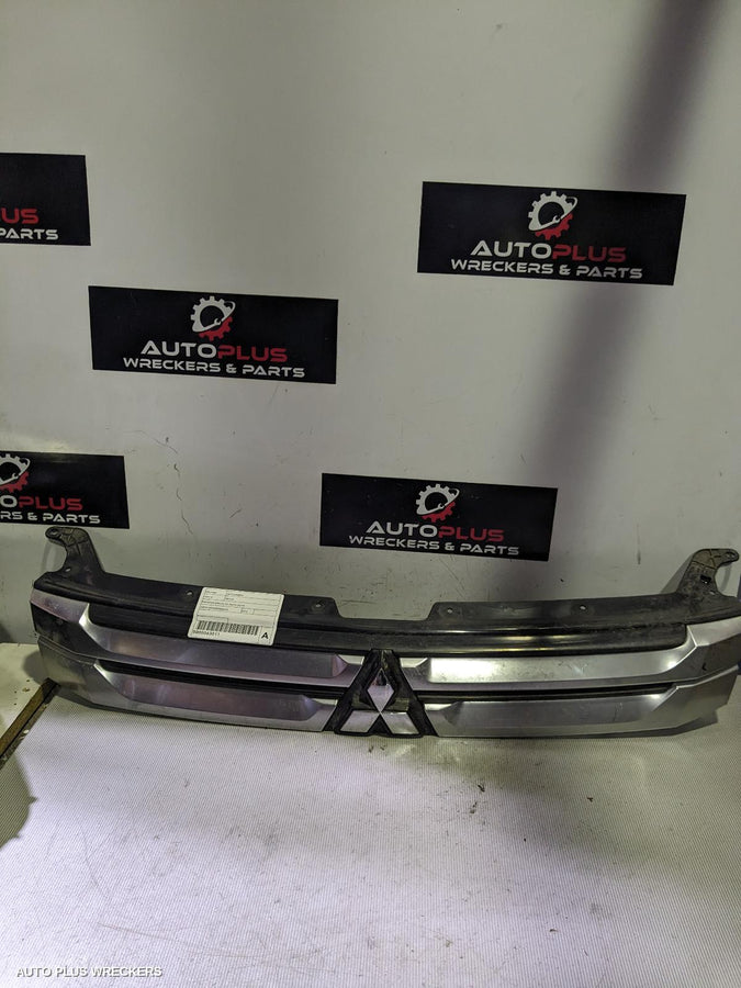 2013-2015 Mitsubishi Outlander Grille