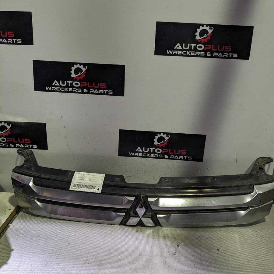2013-2015 Mitsubishi Outlander Grille