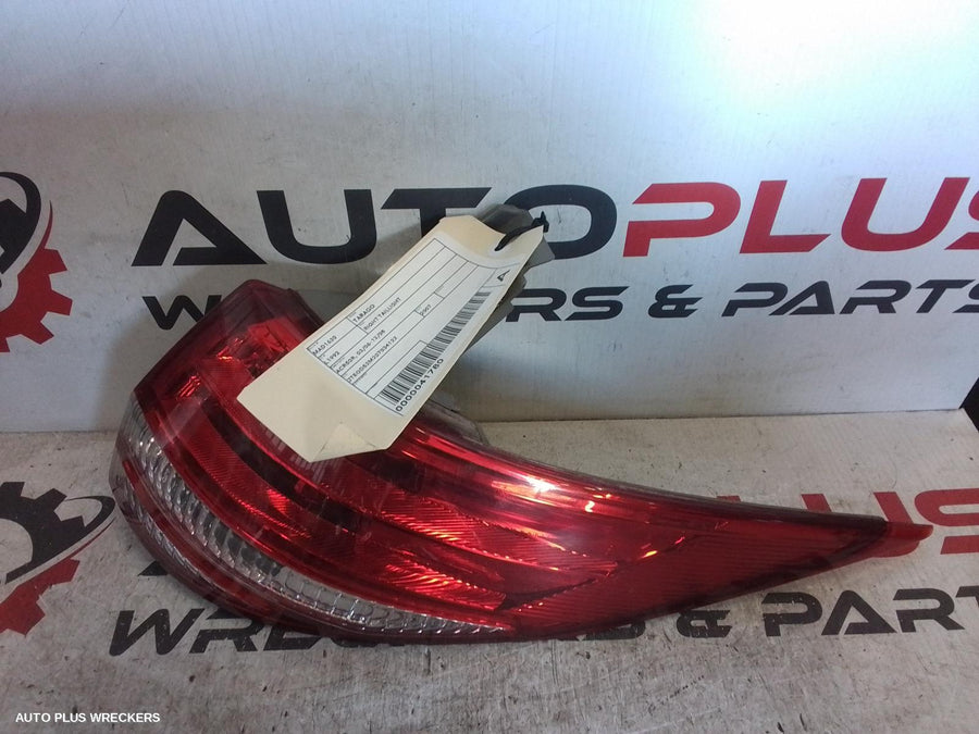 2007 Toyota Tarago Right Taillight