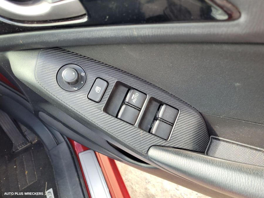 2016 Mazda 3 Left Front Door Window