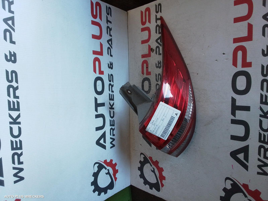 2006-2008 Toyota Tarago Right Taillight