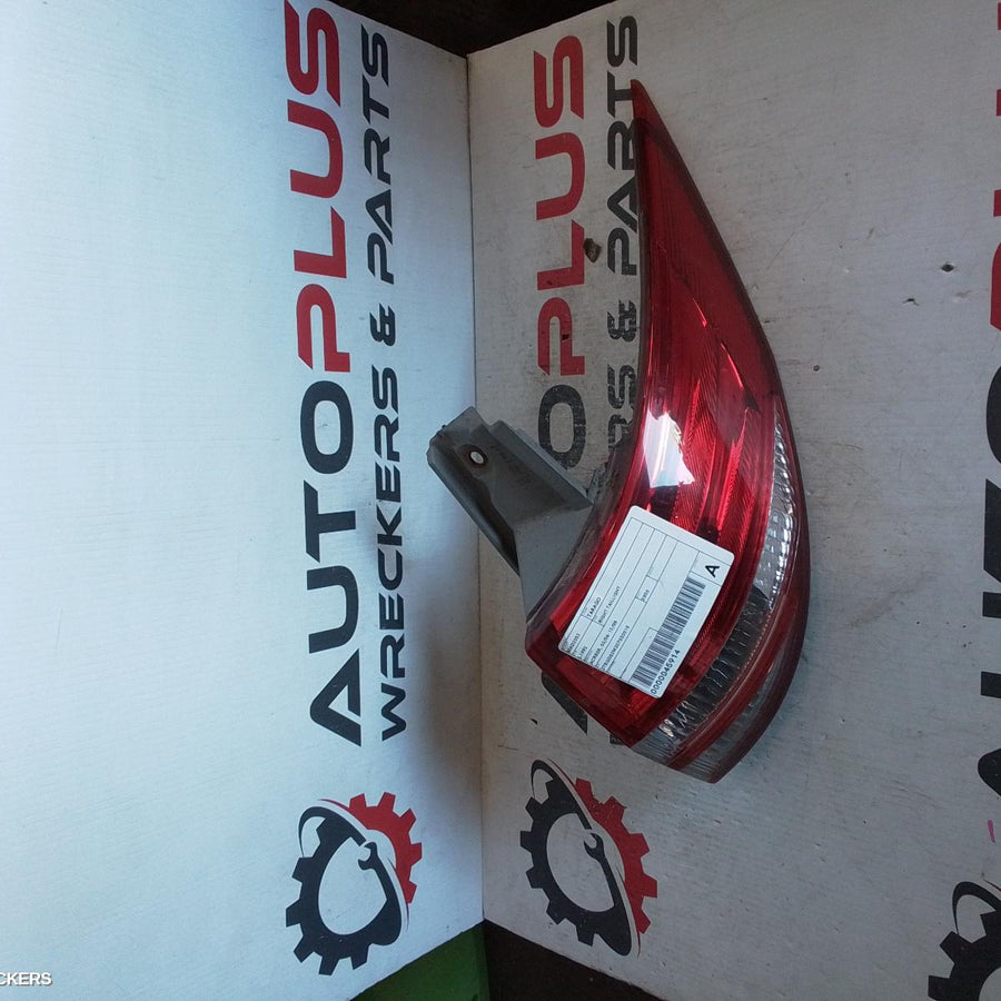 2006-2008 Toyota Tarago Right Taillight
