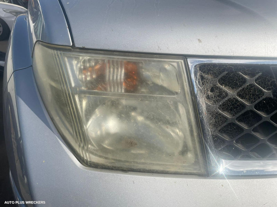 2010 Nissan Navara Sunvisor