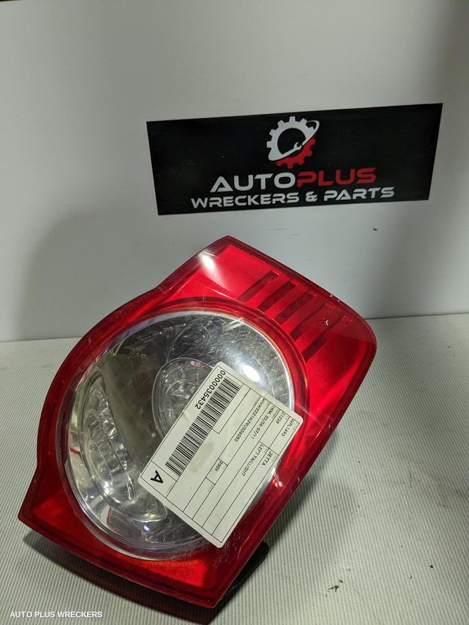2009 Volkswagen Jetta Left Taillight