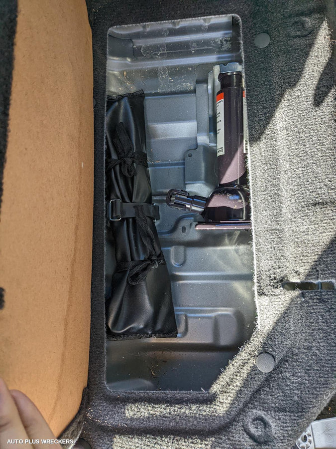 2014 Isuzu Dmax Right Taillight