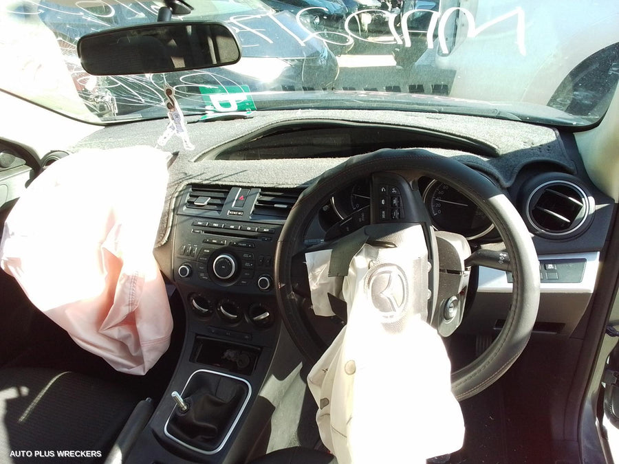 2013 MAZDA 3 RIGHT REAR 1 4 DOOR GLASS