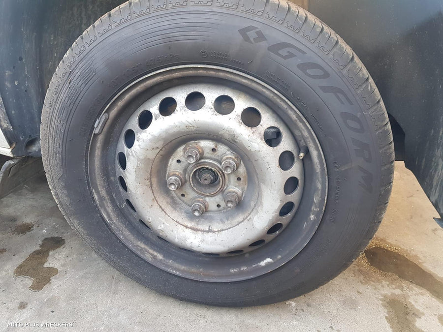 2005 Volkswagen Transporter Left Guard