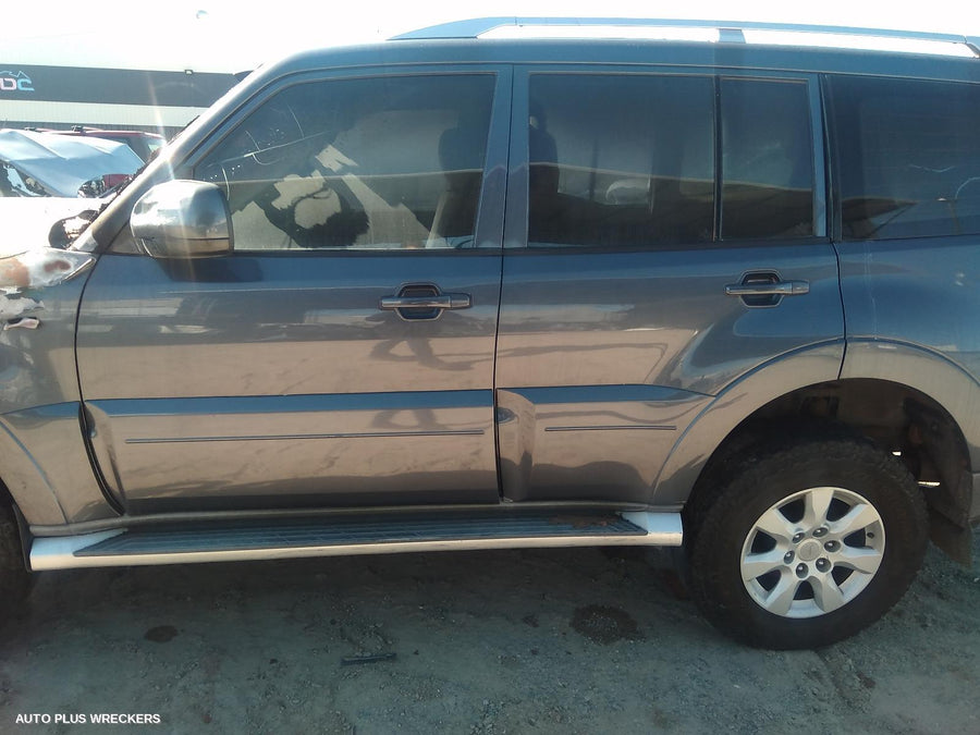 2009 Mitsubishi Pajero Right Front Window Reg Motor