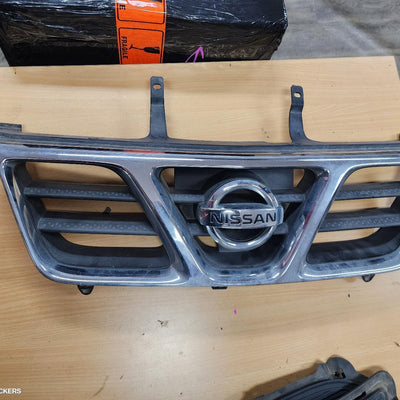 2001-2003 Nissan Xtrail Grille