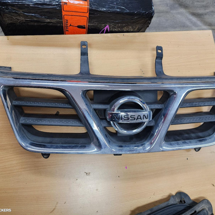 2001-2003 Nissan Xtrail Grille