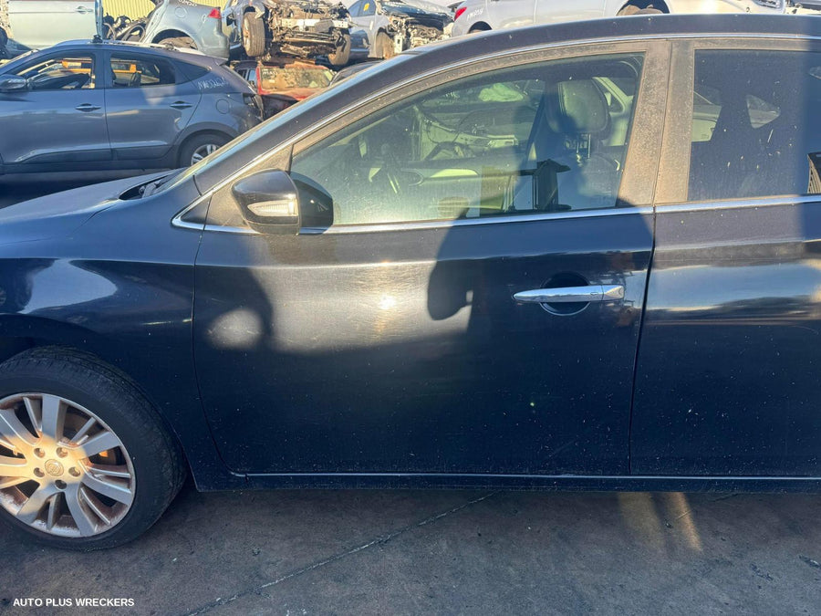 2013 Nissan Pulsar Right Front Door Window