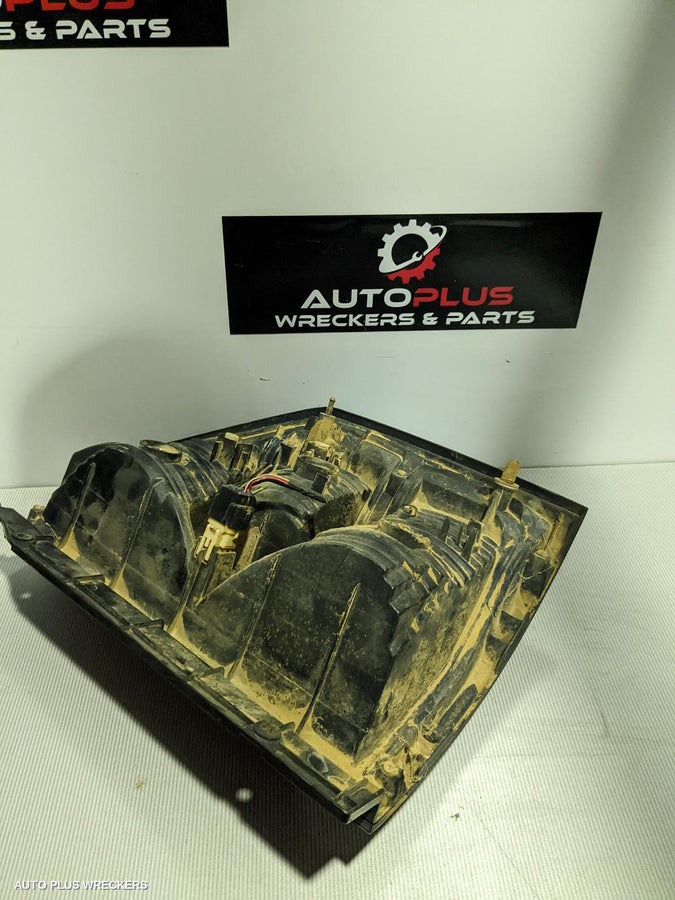 2002 Mitsubishi Pajero Left Taillight