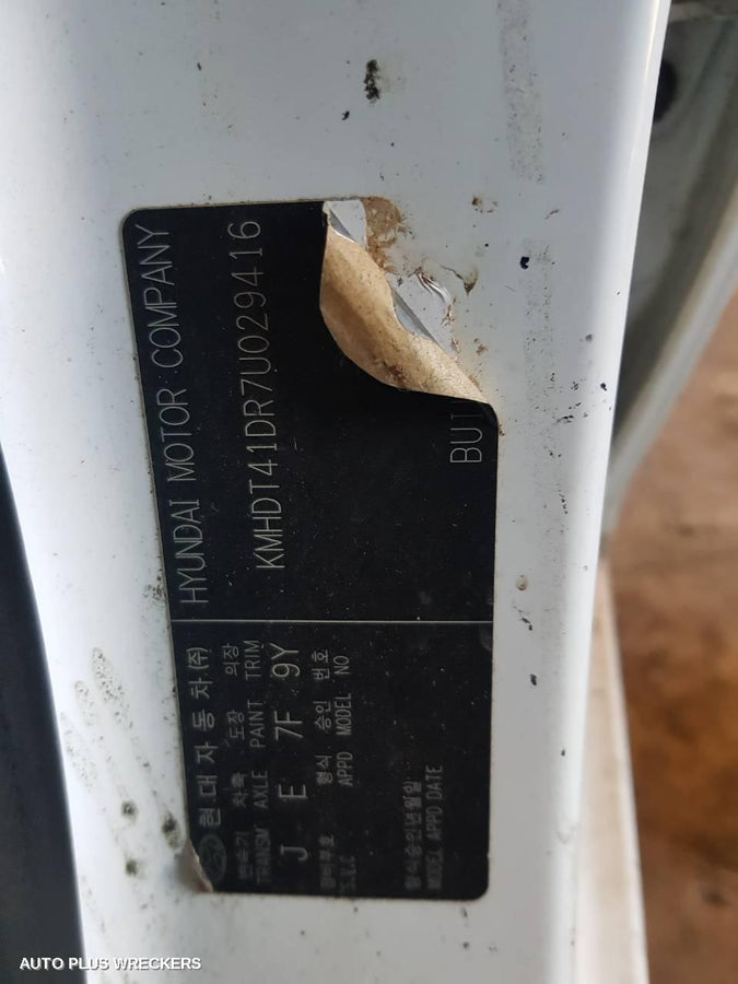 2006 Hyundai Elantra Left Taillight