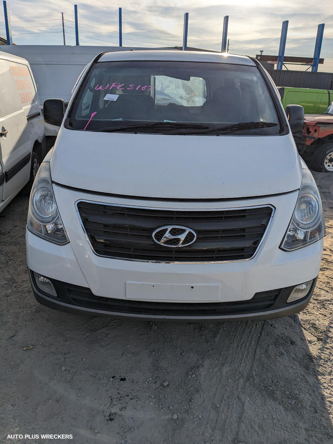 2010 Hyundai Iload/imax Right Front Door