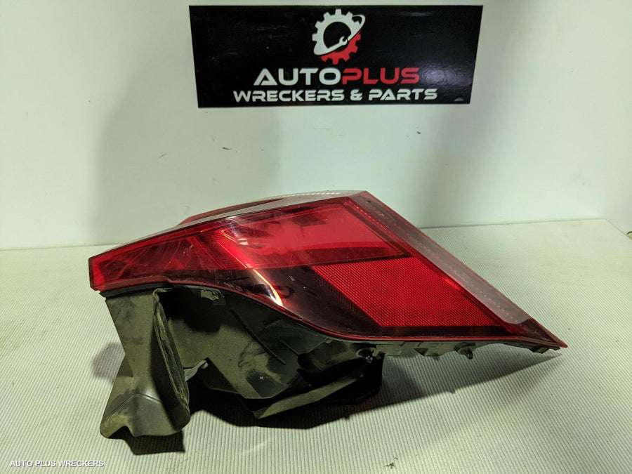 2016 VOLKSWAGEN TIGUAN LEFT TAILLIGHT