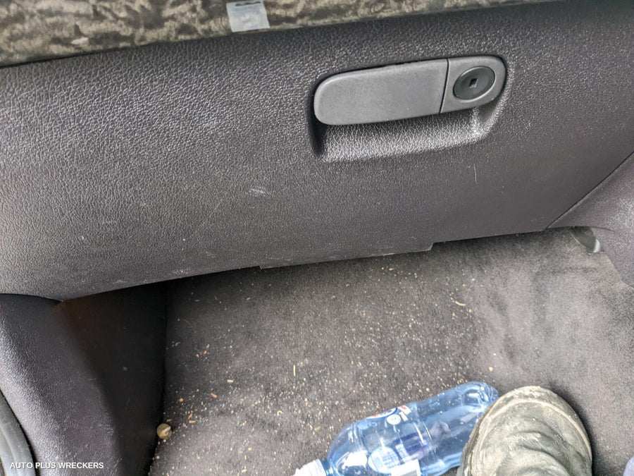 2007 FORD FAIRLANE LEFT FRONT DOOR