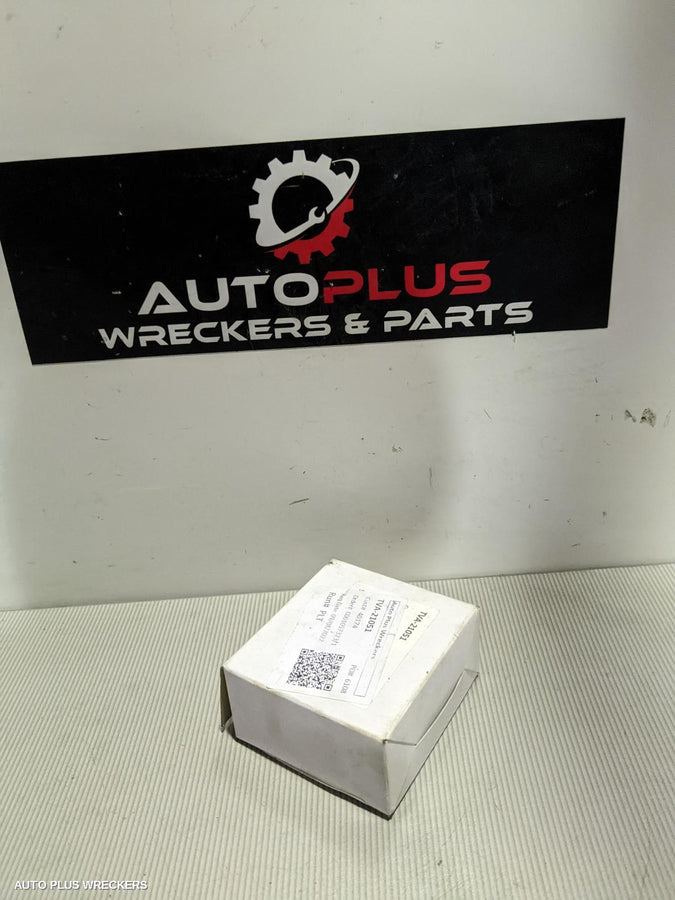 2005 TOYOTA COROLLA LEFT INDICATOR FOG SIDE